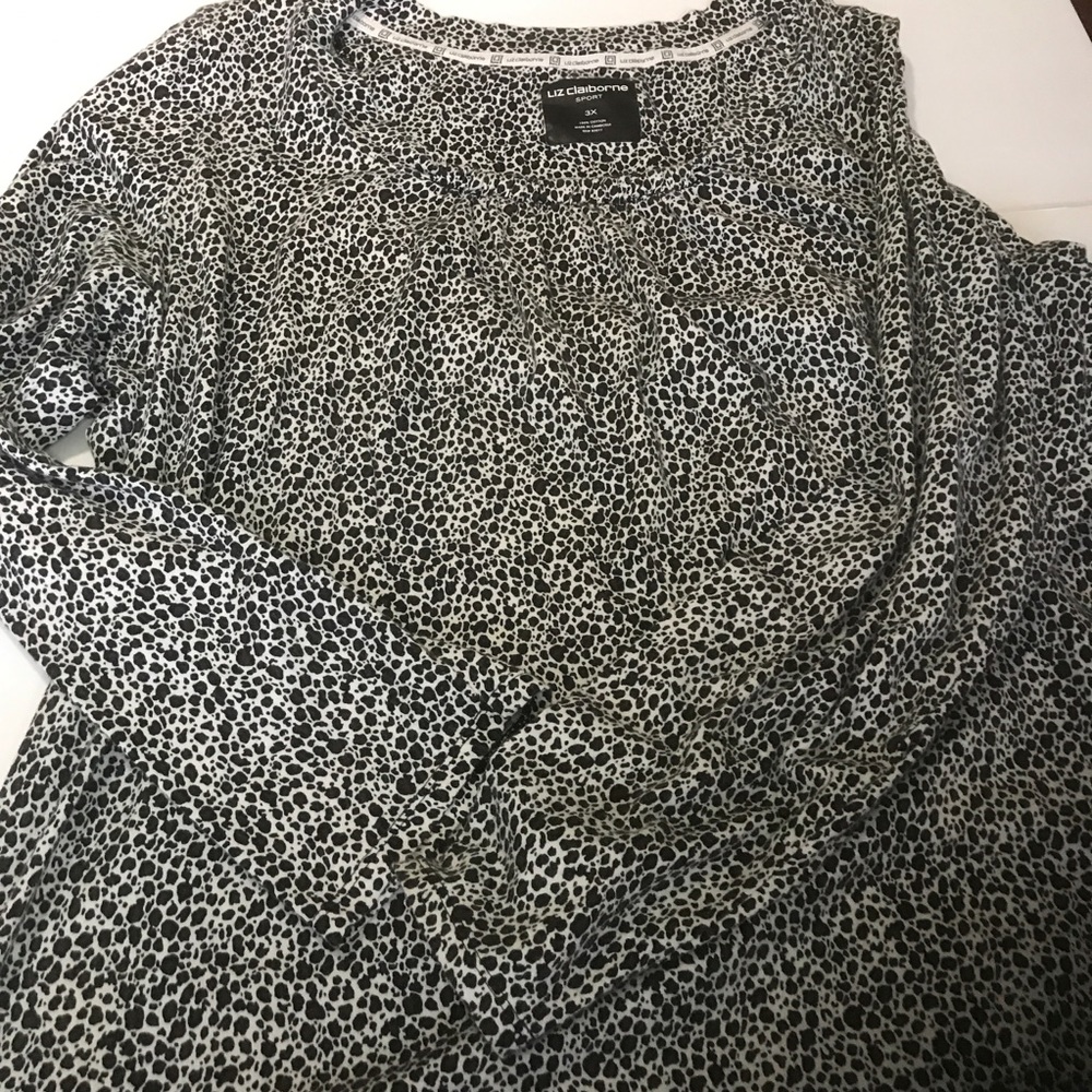 Long sleeve scoop neck leopard print tee
